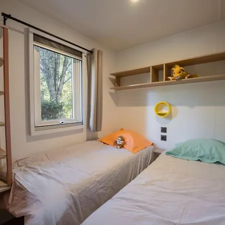 Camping Mobil-home De 26m² Avec Terrasse Pour 4 Personnes - Api-1-52-556 *