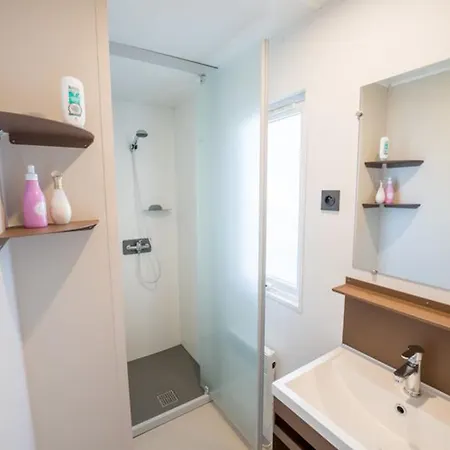 Mobil-home De 26m² Avec Terrasse Pour 4 Personnes - Api-1-52-556