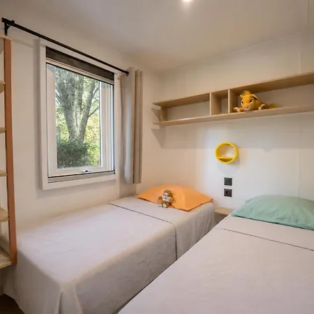 Mobil-home De 26m² Avec Terrasse Pour 4 Personnes - Api-1-52-556 *