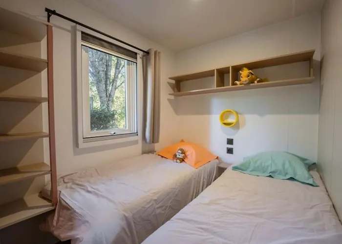 Kemp Mobil-home De 26m² Avec Terrasse Pour 4 Personnes - Api-1-52-556 *