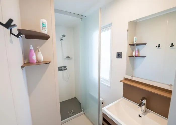 Mobil-home De 26m² Avec Terrasse Pour 4 Personnes - Api-1-52-556